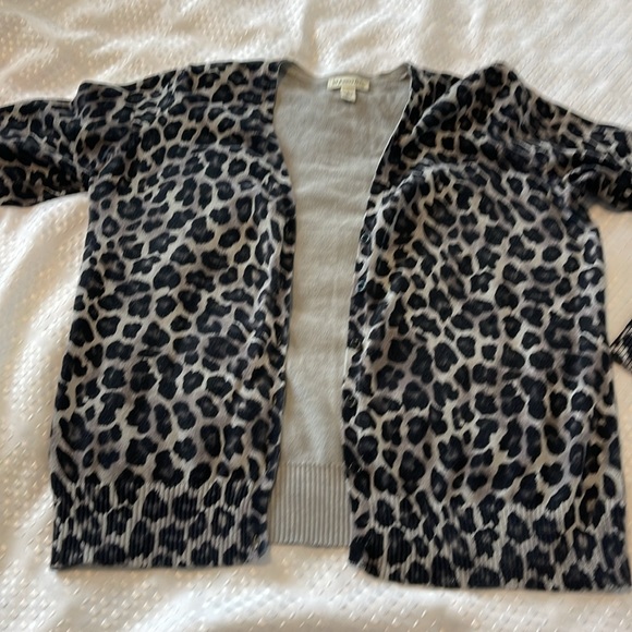 🌸St Johns Bay animal print button up cardigan - Picture 8 of 10